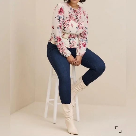 🆕NWT🔖Gorgeous Torrid Smocked Sweetheart Neckline Top - 4x - Picture 2 of 8